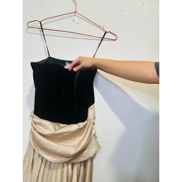 ET OCHS Black Half n Half Velvet Deep V-Neck Charmeuse Pleated Skirt Gown - Picture 13 of 16